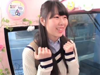 【素人ナンパ】受験に向け頑張っている清楚系スレンダー美少女を駐車場に止めたマジックミラー便に連れ込み羞恥な顔面騎乗クンニしてみたの画像