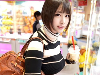 【素人ハメ撮り】あんまり得意じゃなくて…欲しい♡可愛いポーズでプリクラ撮った野球選手こと爆乳オッパイ美人と騎乗位してみたの画像