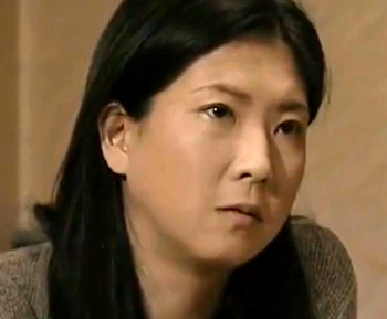 『ヘンリー塚本作品』「そのち●ぽ…よかったら私に挿れて。」屋根修復に来ていた男を誘惑し不倫SEXする人妻。の画像