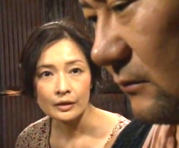 『ヘンリー塚本作品』「主人の代わりに私の相手をしてくれないかい？」屋敷の妻は旦那の許可を得て使用人の男に抱いてもらう。の画像