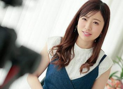 NTR：[人妻]【弘中優】超絶美の貧乳にチ〇ポが反り返る絶倫チ〇ポの男『奥まで挿って来てるぅぅ♥』バックで激しいピストンに大量射精ｗの画像