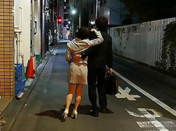NTR：[エロ]【女上司】「終電なくなったの？私の家で過ごそうよ」魅惑のボスが着る刺激的なルームウェアに我慢できず！彼女を裏切って背徳のの画像