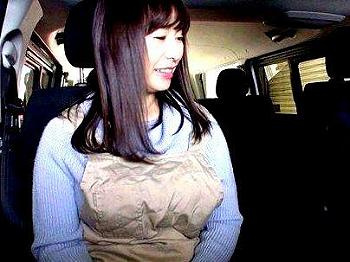 NTR：[エロ動画]＜不倫寝取られ！＞車でするの…♡？グラマラスボインおくさん！ドラレコ取られながら浮氣ファックしちゃうぞ(アダルト動画)の画像