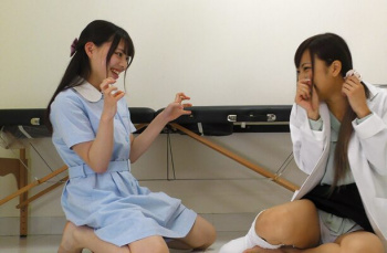 ナース＆女医がデルタパンチラで誘惑♡ちらりとパンツ見せつける挑発エロ画像♡♡【その4】の画像