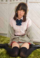 【絶対領域】ニーソ・ニーハイのデルタパンチラで誘惑♡ちらりとパンツ見せつける挑発エロ画像♡♡【その6】の画像