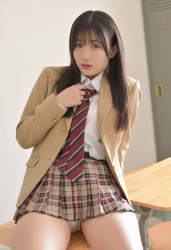 JK（女子校生）がデルタパンチラで誘惑♡ちらりとパンツ見せつける挑発エロ画像♡♡【その7】の画像