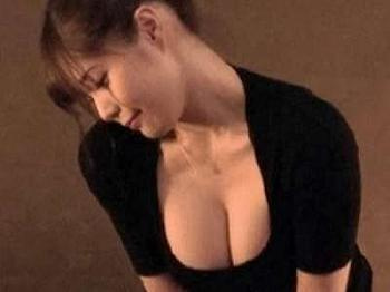 [マッサージ]【メンズエステ】お客とNG本番して激エロ騎乗位＆乳圧パイズリ神乳メンエス嬢がエチ展開！その痴態をバッチリと隠し撮り！の画像