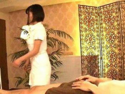 [エロ動画]＜メンズエステ！＞こマジかよ？松岡ちなじゃん！！巨乳おっぱい激カワ美少女エステ嬢！客オチンポおしゃぶりしちゃうゾ！！の画像