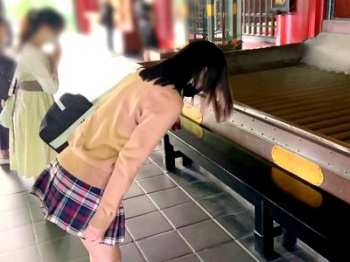 素人企画でモニケツJKがえちえちSEX！ガン突きぱんぱんケツ肉が弾けるバックでズコって中出し！の画像