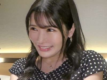 【巨乳×素人】爆シコ着衣巨乳がはえる美人がえちえちSEX！痴女りグラインド騎乗位！ハメ潮イキ潮おしっこ連発！の画像
