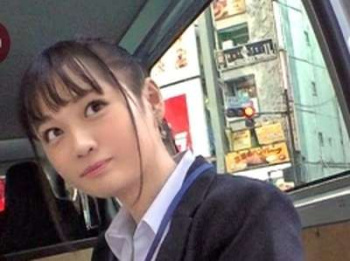 【イキ潮×素人】かわいい純朴ロリ美少女OLがエチエチSEX！ヤバイやつ超ガン突き！ハメ潮イキ潮っくす！の画像