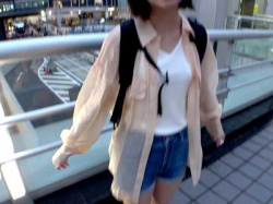 【美人×素人】かわいいJDがえちえちSEX！手マン大連発！潮吹きおしっこ！ぱんぱん正常位でズコって顔射！の画像