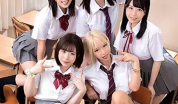 【乙アリス】爆乳+貧乳ロリ系デカ尻痴女女子校生たちと主観VRセックスの画像