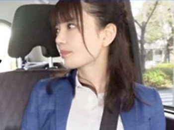 【スーツ着衣×素人】高身長で美脚のエロ巨乳美人OLがエロハメ！スーツ着衣で痴女ビッチに黒パンスト足コキ！の画像