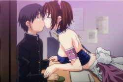 学生を誘惑しちゃうエロ店員!たわわなおっぱいで挟み込み虜に…ゴム姦セックスで大量射精?の画像