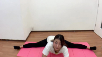 長沢美月キャスター 胸チラしすぎてソフトフォーカス!!【GIF動画あり】の画像