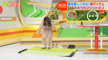 森香澄アナ　透け衣装でフィットネス！　開脚＆谷間！！【GIF動画あり】の画像