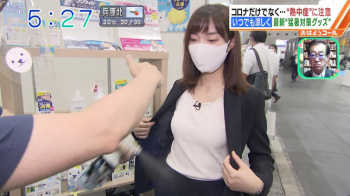 澤田有也佳アナ　ジャケットの胸前をはだける！の画像