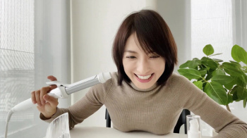 望月理恵アナ　ニットのおっぱいを激しくテーブルに乗せる！！【GIF動画あり】の画像