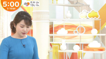 皆川玲奈アナ　ピチピチニットでおっぱい強調！！の画像