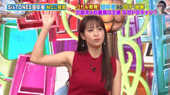 鷲見玲奈アナ　ノースリニットで脇全開！！の画像
