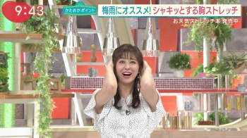 斎藤ちはるアナ　脇見せストレッチ！！【GIF動画あり】の画像