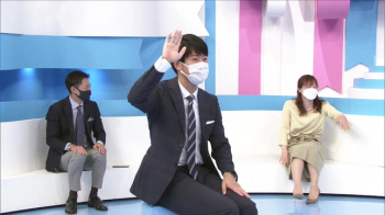 水卜麻美アナ　際どい▼ゾーン ＆ 谷間チラ見え！！の画像