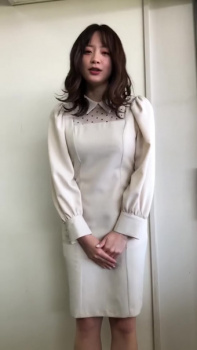 森香澄アナ　巨乳をギュギュッと寄せて谷間が出現！！【GIF動画あり】の画像