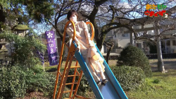 田中瞳アナ　スカートで滑り台！！【GIF動画あり】の画像