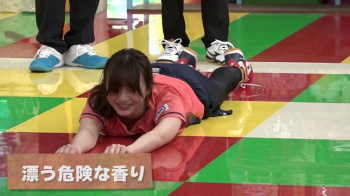 森香澄アナ 激しく胸チラ、ブラチラ、谷間チラ、股間チラ!!【GIF動画あり】の画像
