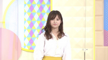 佐藤佳奈アナ　スカートを股間に挟む ＆ くるりと回って太股チラ見え！！の画像