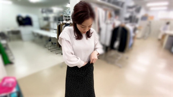 新井恵理那アナ　スカートに手を入れる！！【GIF動画あり】の画像