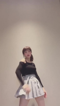 谷尻萌アナ　ミニスカ＆ニットで巨乳が揺れる！！【GIF動画あり】の画像