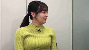 山崎香佳アナ　ピチピチのニットで激しく胸元を強調！！【GIF動画あり】の画像