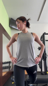 九州のサウナ好き女子アナ　レギンス直履きの股間とお尻！！　脇全開トレーニング【GIF動画あり】の画像