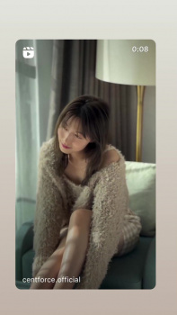 阿部華也子アナ　グラビア撮影で谷間が見える！！【GIF動画あり】の画像