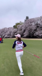 郡司恭子アナ　白いピタパンのお尻がくっきりゴルフ！！【GIF動画あり】の画像