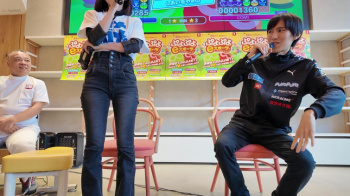 若林有子アナ ピタピタデニムの腰回り & 足つぼマッサージ!!【GIF動画あり】の画像