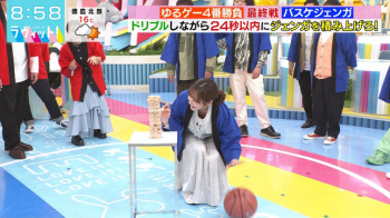 南後杏子アナ　前かがみで谷間が見えそうになる！！の画像