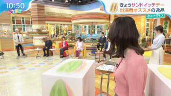 若林有子アナ　ニットの横乳がくっきり！！の画像