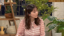 杉浦友紀アナ 透けた衣装の胸のボタンが弾けそうな巨乳!!の画像