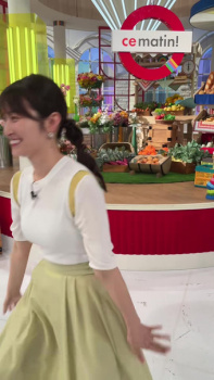 佐藤佳奈アナ　透けニットの胸元くっきり！！【GIF動画あり】の画像