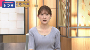 森山みなみアナ　セクシーニットで谷間がチラ見え！！【GIF動画あり】の画像