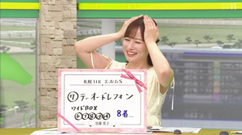 皆藤愛子アナと森千晴アナ　セクシーノースリーブ脇！！の画像