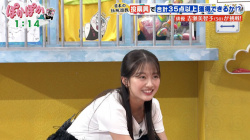 原田葵アナ　「投扇興」で胸元チラ見え！！の画像