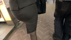 【タイトミニのスーツ】社会人のお姉さんのお尻が最高な件!!の画像