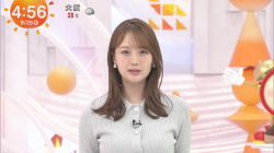 井上清華アナ　ニットで胸元強調！！の画像