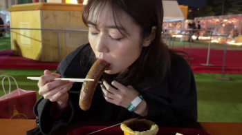 杉浦みずきアナ　極太ソーセージを頬張る！！【GIF動画あり】の画像