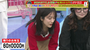 田村真子アナ　前かがみで何度も胸チラしてしまうハプニング！！【GIF動画あり】の画像