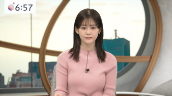 中原みなみアナ　ピンクニットの巨乳！！【GIF動画あり】の画像